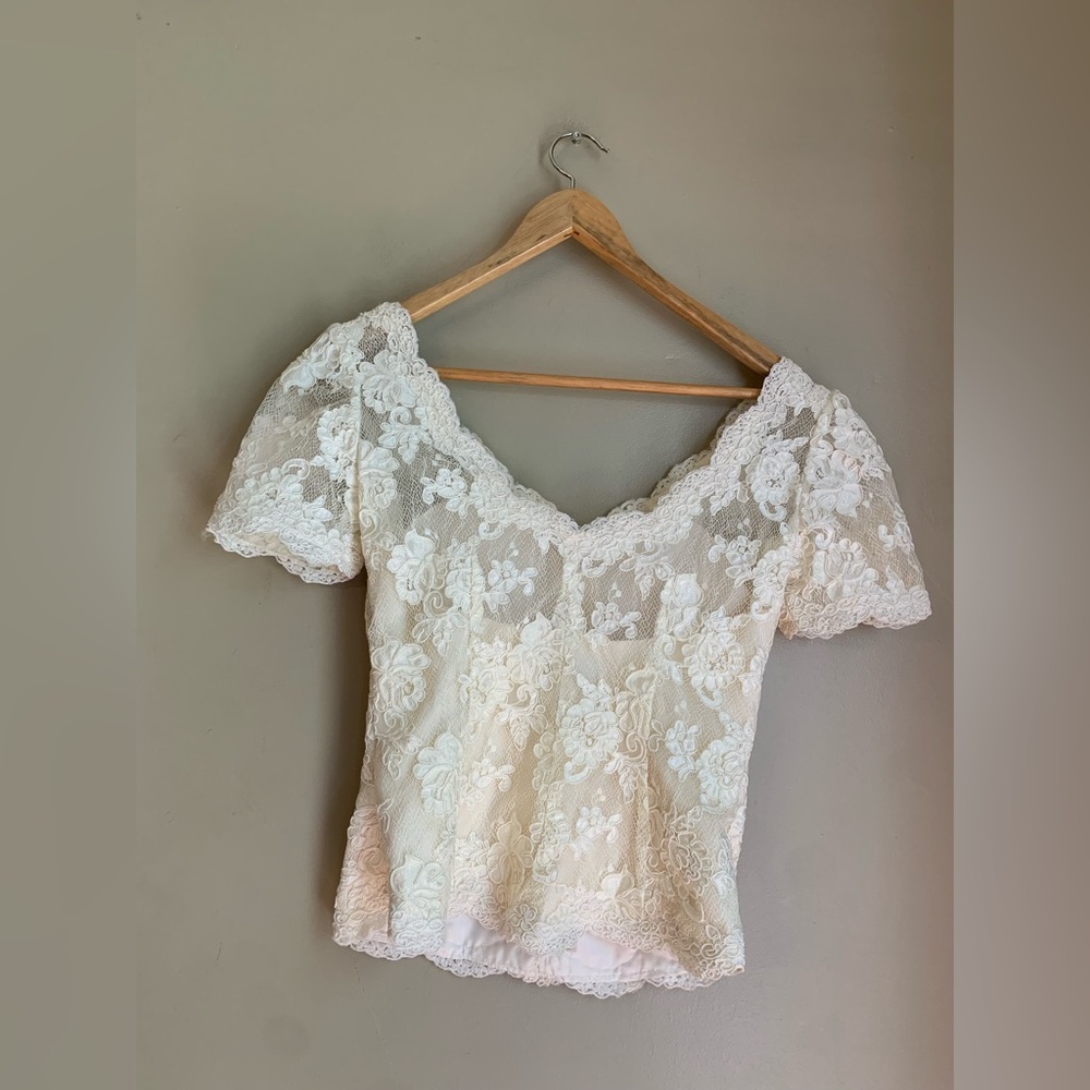 Elegant Lace Blouse - Cream - Picture 6 of 8